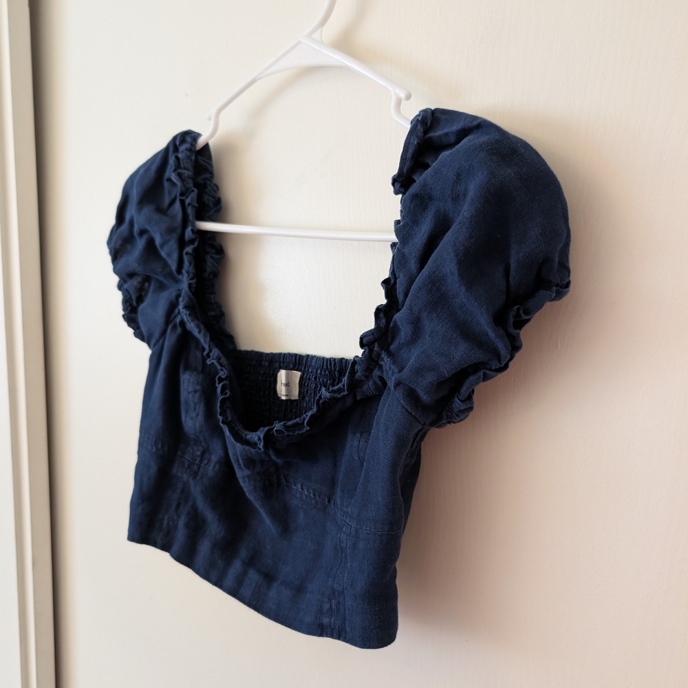 Aritzia Wilfred Womens Small Off The Shoulder Smocked Crop Top Blue Preppy Linen - Picture 3 of 6